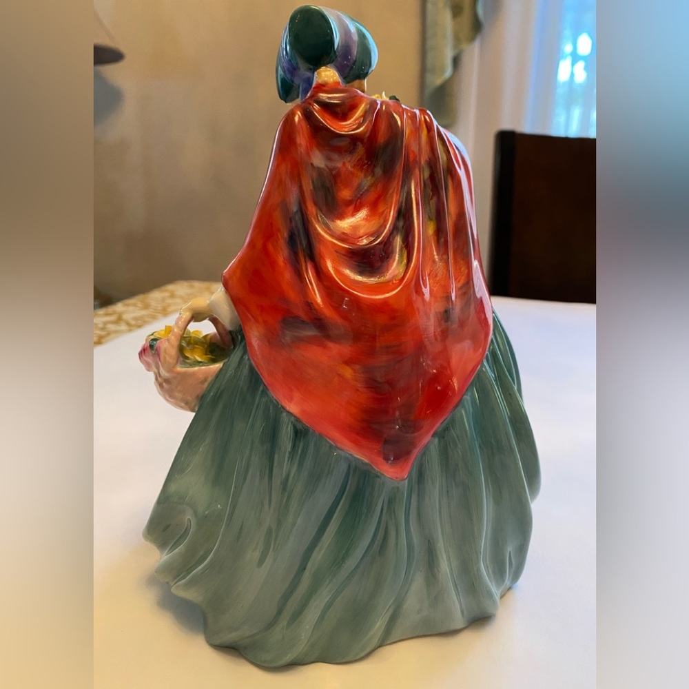 Royal Doulton Lady Charming Porcelain Figurine Vintage - Picture 3 of 13